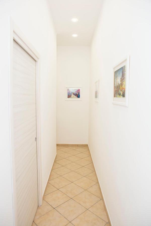 Airport House Apartment Naples Exterior photo