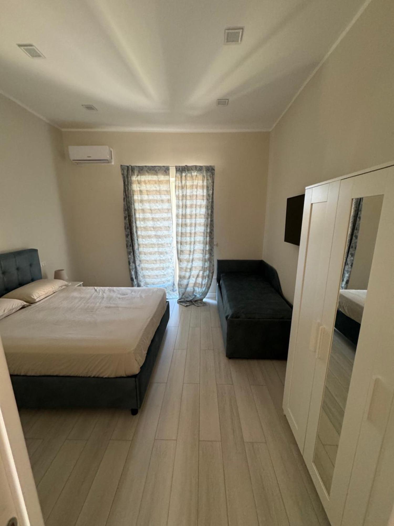 Airport House Apartment Naples Exterior photo